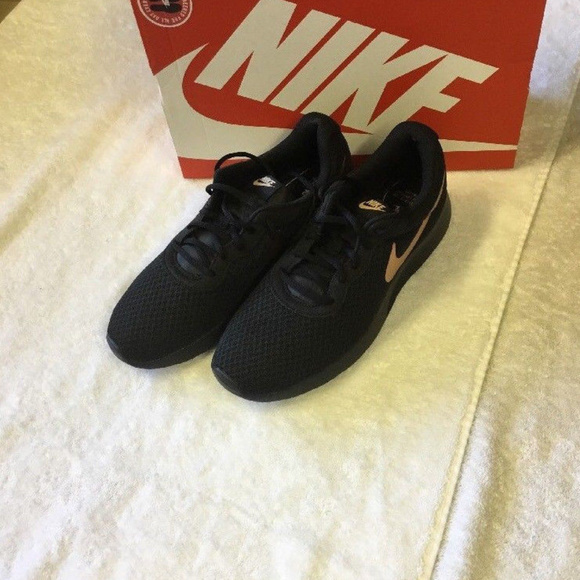 Nike Tanjun Women's Athletic Shoes 812655005 NWB - Picture 2 of 8